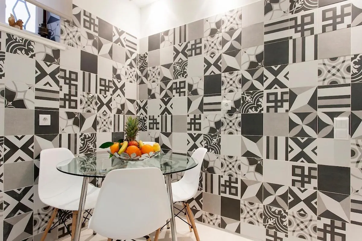 *** Gasthuis Ginjinha House - 4 Rooms - Bairro Alto - With Ac! Lissabon Portugal